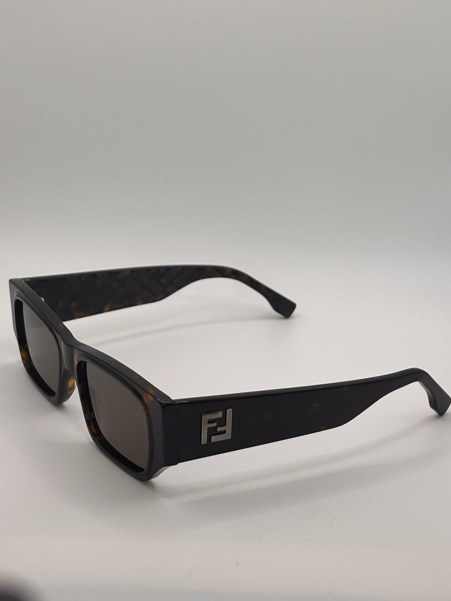 Gucci Tfc1174748 - image 2